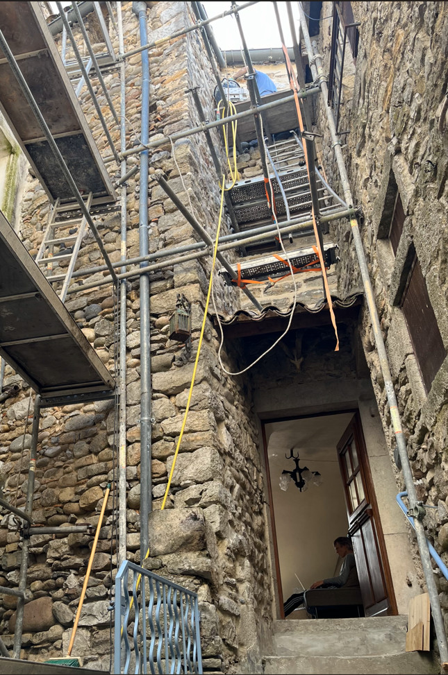 projet renovation entretien facade maison en pierre installer un échafaudage